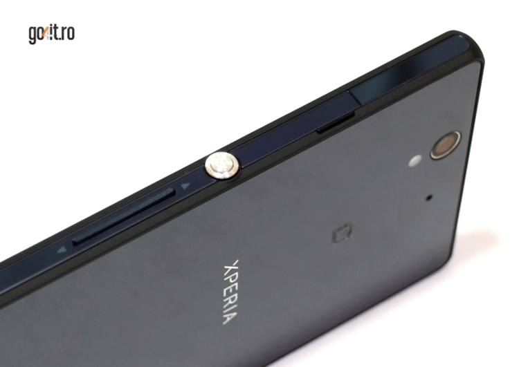 Sony Xperia Z - multă atenţie la detalii