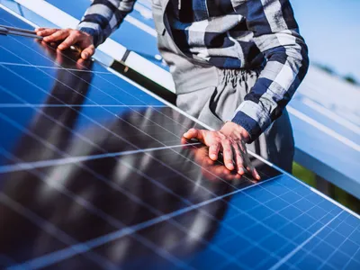 Măsuri împotriva proiectelor speculative de energie regenerabilă: România înăsprește normele privind racordarea la rețea pentru proiectele viitoare