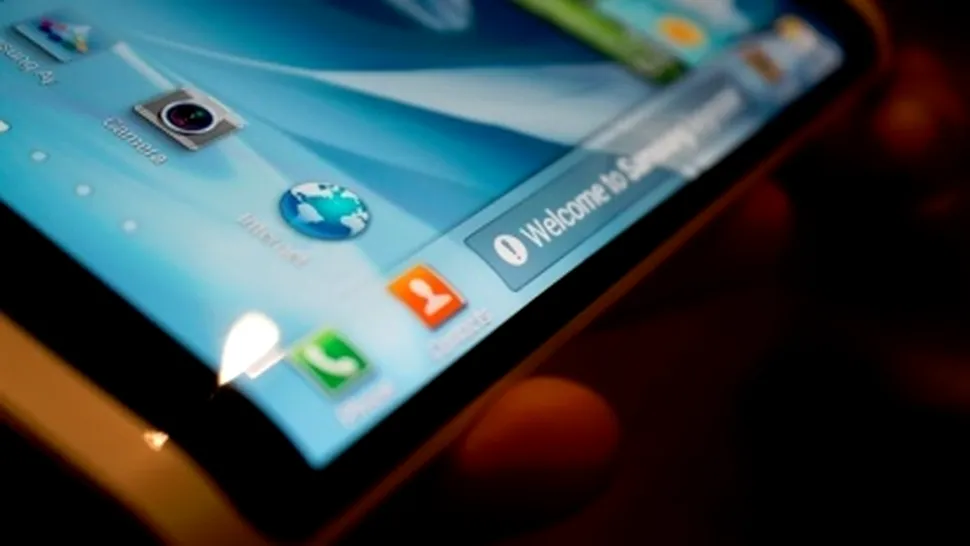 Samsung va lansa noi telefoane Galaxy cu ecran curbat, ce îmbracă trei dintre laturile carcasei