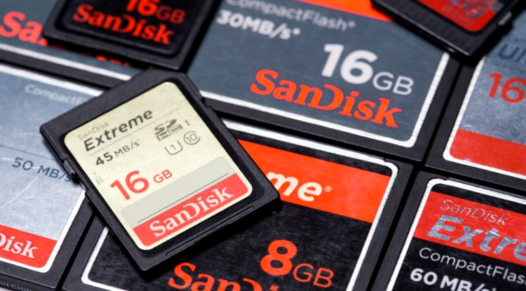 Western Digital cumpără SanDisk pentru 19 miliarde dolari