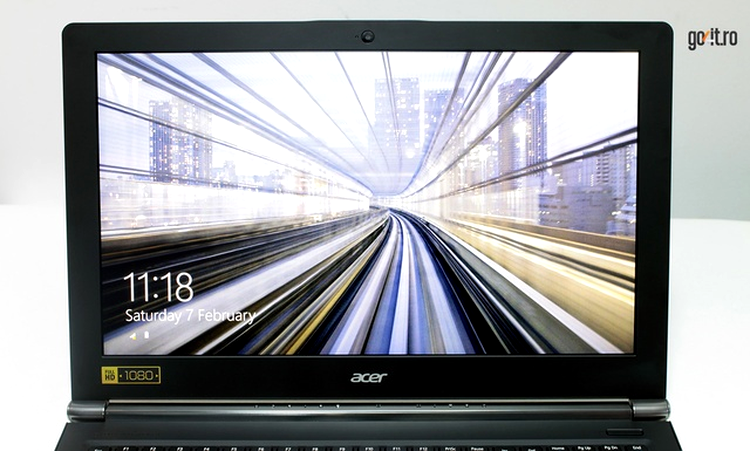 Acer Aspire V 15 Nitro: Luminozitatea display-ului este potrivită pentru utilizarea la birou
