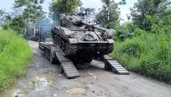 Nu, nu este „World of Tanks”: Tancuri AMX-13, vechi de zeci de ani, folosite recent în lupta cu mafia aurului