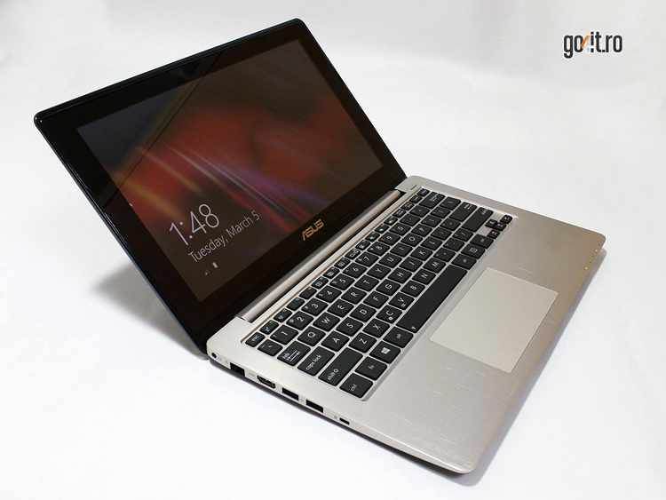Asus VivoBook X202E - tastatură chiclet şi touchpad spaţios