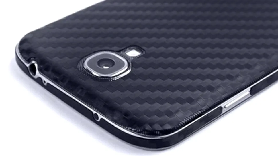 Gata cu plasticul! Samsung va livra telefoane în carcasă metalică sau din fibră de carbon