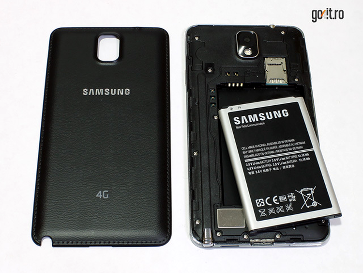 Samsung Galaxy Noe 3 - ce se ascunde sub capacul detaşabil