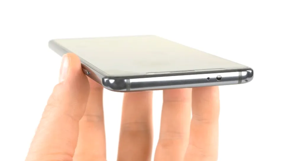 Huawei Mate 10 Pro, încă un smartphone care sacrifică uşurinţa la reparare de dragul esteticii
