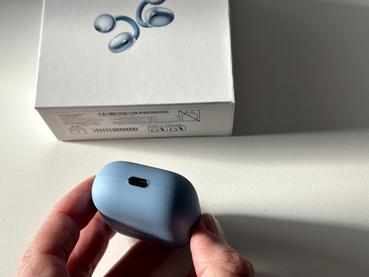 căști open-ear gândite pentru toată ziua