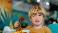Un cardiolog trage un semnal de alarmă: aceste 5 alimente nu ar trebui să ajungă în farfuria copiilor