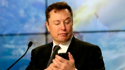Elon Musk spune că va construi o alternativă la iOS și Android, dacă va fi necesară