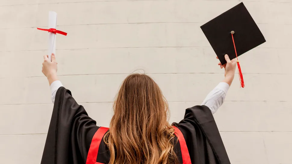 Împotriva curentului? CEO-ul Reddit afirmă că angajează absolvenți de facultate deoarece sunt „nativi în domeniul AI”