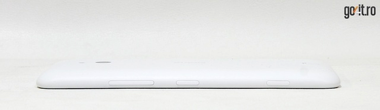 Nokia Lumia 1320: toate butoanele hardware sunt plasate ergonomic în dreapta