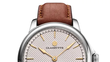 Tutima Glashütte combină aurul și titanul în noul model de ceas Patria