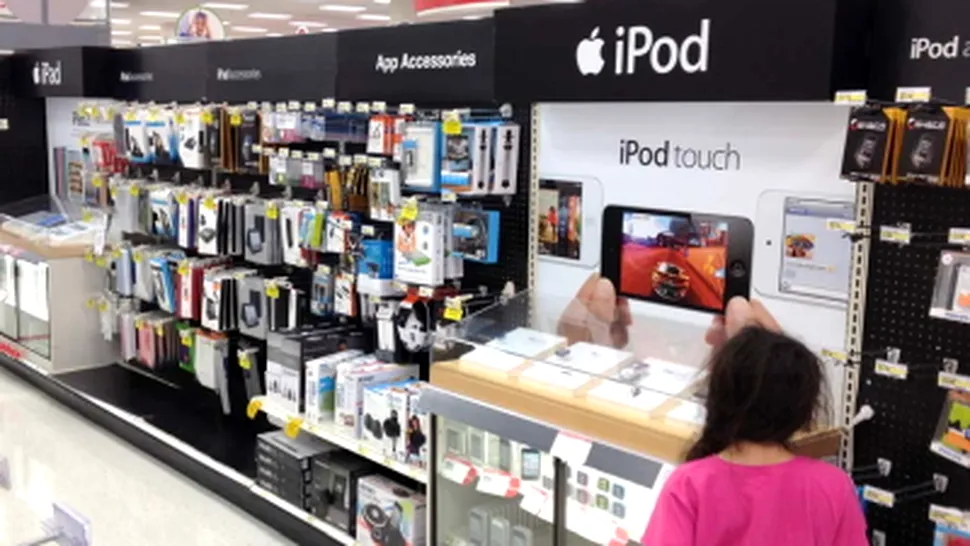 Şeful unui cunoscut retailer american susţine că oamenii nu mai cumpără produse Apple