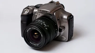 Canon își menține dominația pe piața camerelor cu obiective interschimbabile