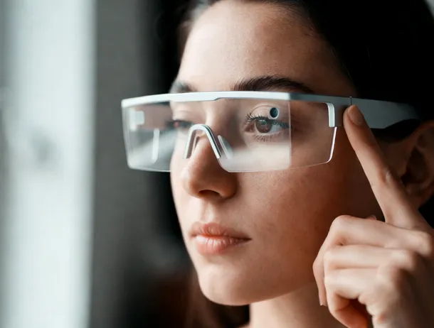Ochelari inteligenți: Piața a crescut cu 83% într-un singur an. Cererea pentru modelele AR și smart glasses explodează