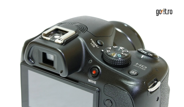 Sony Alpha A3000 - patina pentru blitz are conectori în capăt