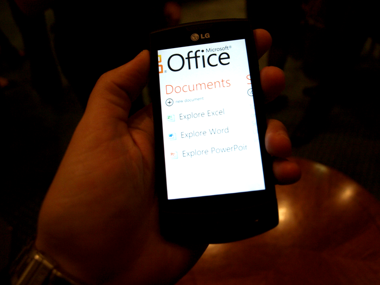 LG Optimus 7
