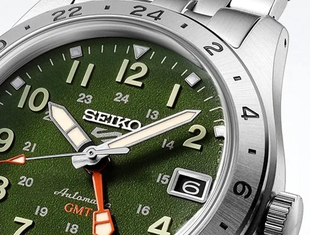 Lansare discretă de la Seiko: Două noi ceasuri 5 Sports Field GMT cu tentă militară, sub 500 de euro