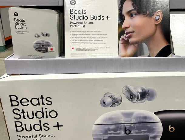 Apple remediază o vulnerabilitate gravă a căștilor Beats Studio Buds care le permitea hackerilor să spioneze conversațiile