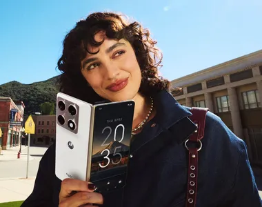 Motorola prezintă primul său telefon pliabil de tip fold: Motorola Razr Fold