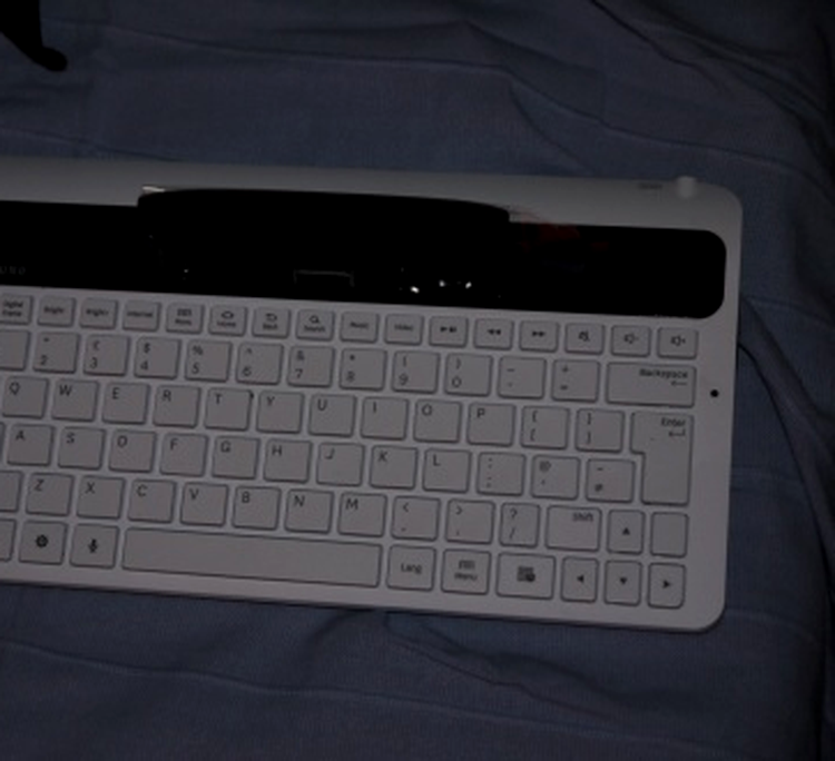 Tastatură şi docking station pentru Samsung Galaxy Tab
