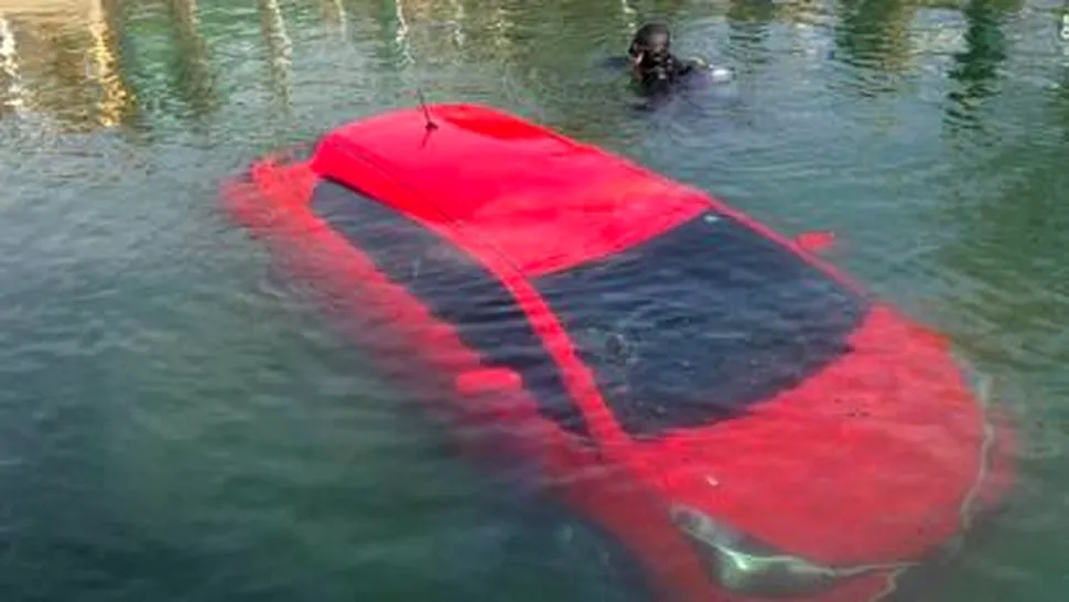 O femeie a ajuns cu maşina într-un lac din cauza unei erori a dispozitivului GPS