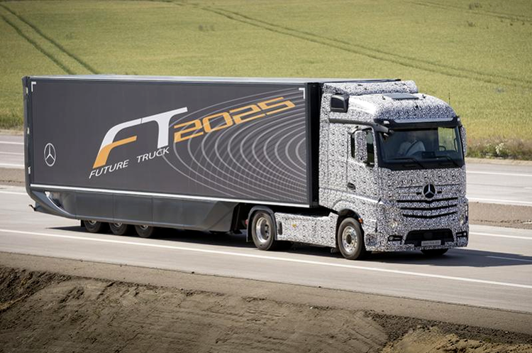 Camioane echipate cu funcţie de pilot automat, testate pe autostrăzile din Germania