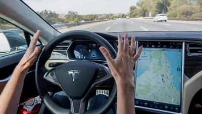 Tesla dezactivează prin internet Autopilot-ul de pe un Model S, chiar dacă proprietarul a plătit pentru asta