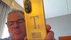La aproape un an de la anunțul inițial, telefonul Trump T1 întârzie să fie lansat. Câte persoane au plătit avansul pentru acest model