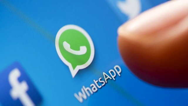 WhatsApp renunţă la abonamentul anual