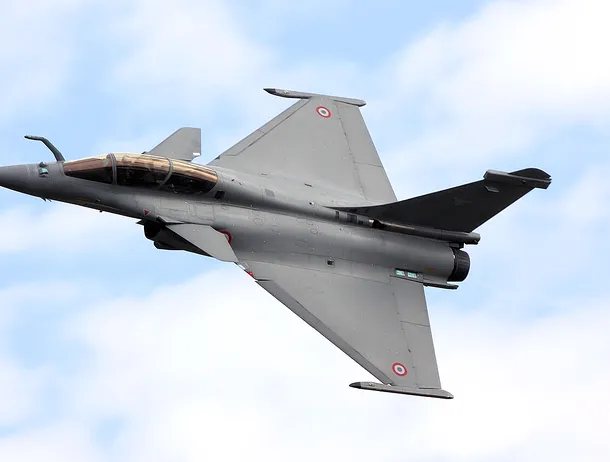 Franța va furniza Ucrainei 16 avioane de vânătoare Rafale și licențe pentru rachete