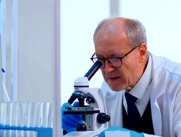 Celule cerebrale umane crescute pe cipuri au învățat să joace un joc video