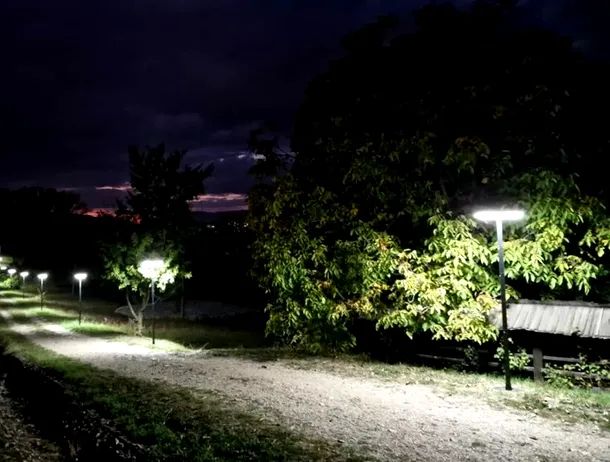 Primul muzeu în aer liber din România trece la iluminatul solar. Cât a costat sistemul fotovoltaic