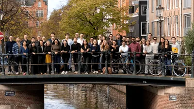 Startup-ul Bluefish, cofondat de un român, a atras 43 de milioane de dolari. Platforma arată modul în care modelele AI prezintă produsele unui brand