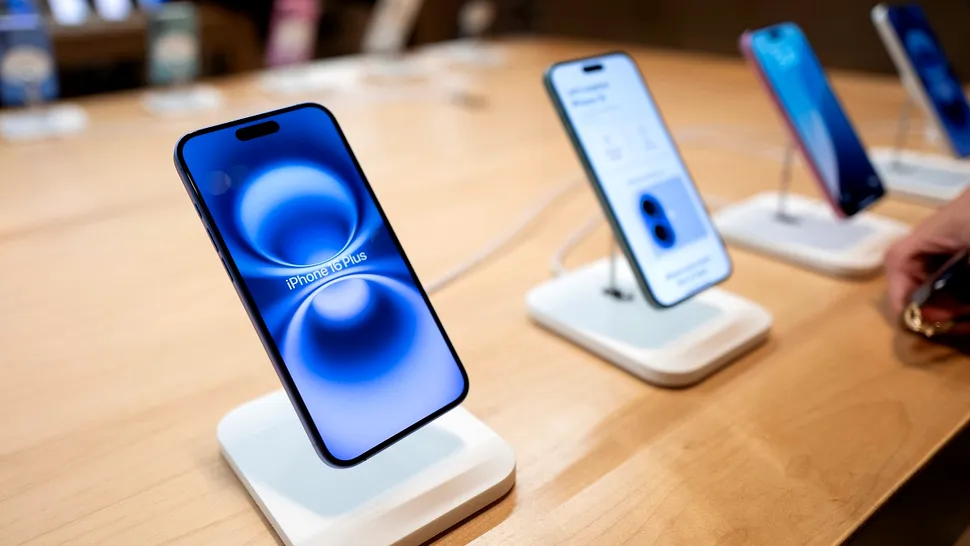 Primul iPhone pliabil prinde contur: Detalii despre planurile Apple
