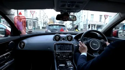 Jaguar a prezentat o maşină concept, dispunând de parbriz cu afişaj VR