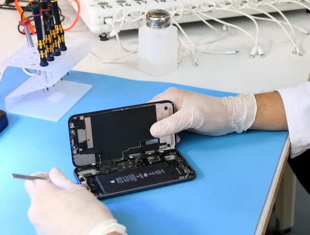 Tot mai mulți europeni folosesc smartphone second-hand – studiu