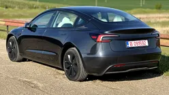 Tesla aduce Grok pe mașinile din România. Asistentul AI cu personalități „Sexy” și „Romantic” ajunge printr-un update gratuit