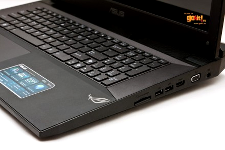 Asus G73 - o combinaţie clasică de conectori
