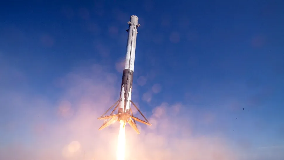SpaceX doboară un nou record: o rachetă Falcon 9 a fost refolosită și a aterizat de nouă ori