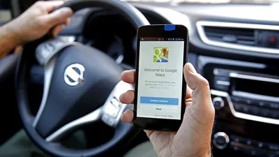 Google Maps poate afişa de acum limita de viteză şi locaţii radar în modul de navigare