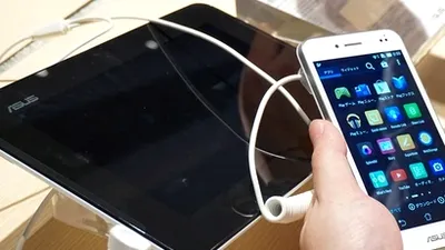 ASUS a anunţat Padfone S, noul său hibrid tabletă/telefon