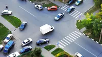 Reguli noi pentru șoferi: când ar putea deveni obligatorie „Regula fermoarului”