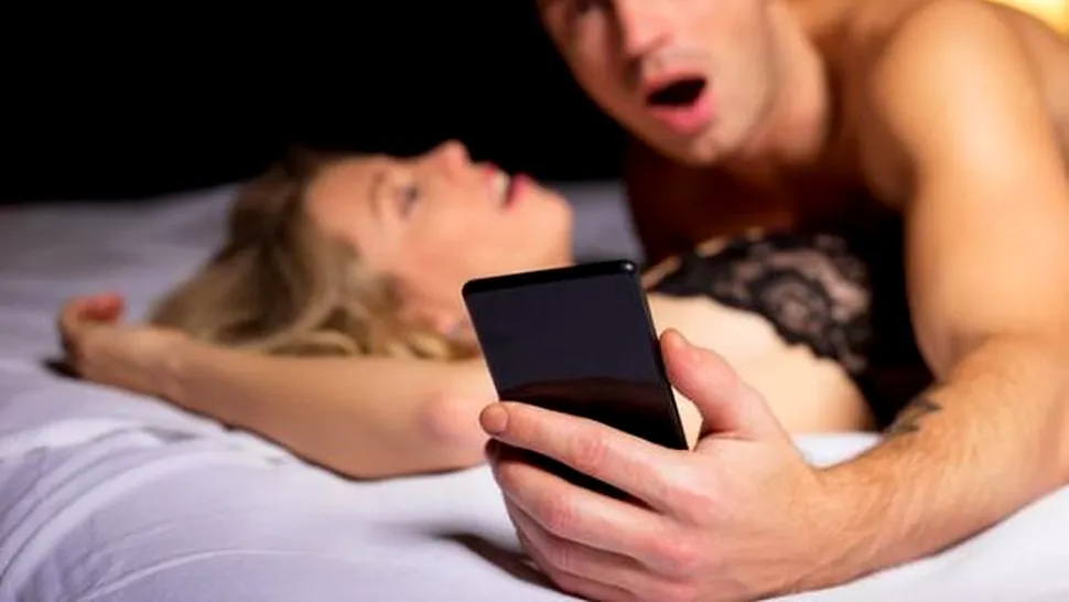 Folosirea smartphone-ului în timpul sexului, o activitate tot mai frecventă
