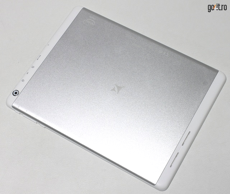 Allview Viva i10G: spatele este acoperit cu aluminiu