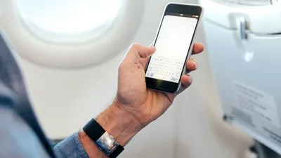 Dispozitivele mobile nu pot interfera cu instrumentele de bord ale unui avion plus alte mituri şi realităţi despre zborurile comerciale