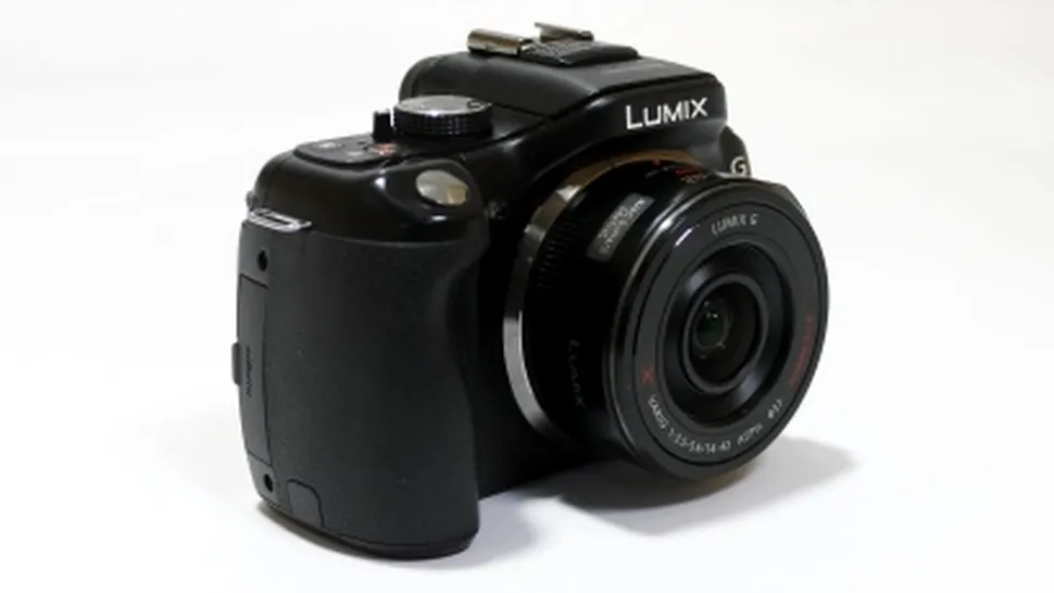 Panasonic Lumix G5 - un mirrorless versatil, cu performanţe în stil DSLR