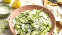 Când portofelul dictează meniul: Salată germană de castraveți cu mărar (Gurkensalat)
