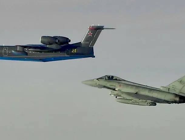 Avion rusesc rar, interceptat de Eurofightere italiene. Ce rol are Beriev Be-200?