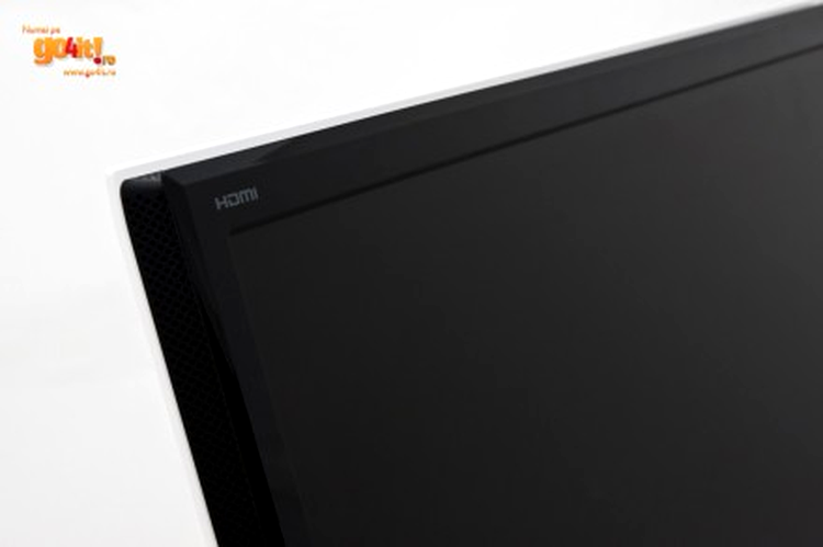Asus Designo MS246 - ecranul are filtru extern mat